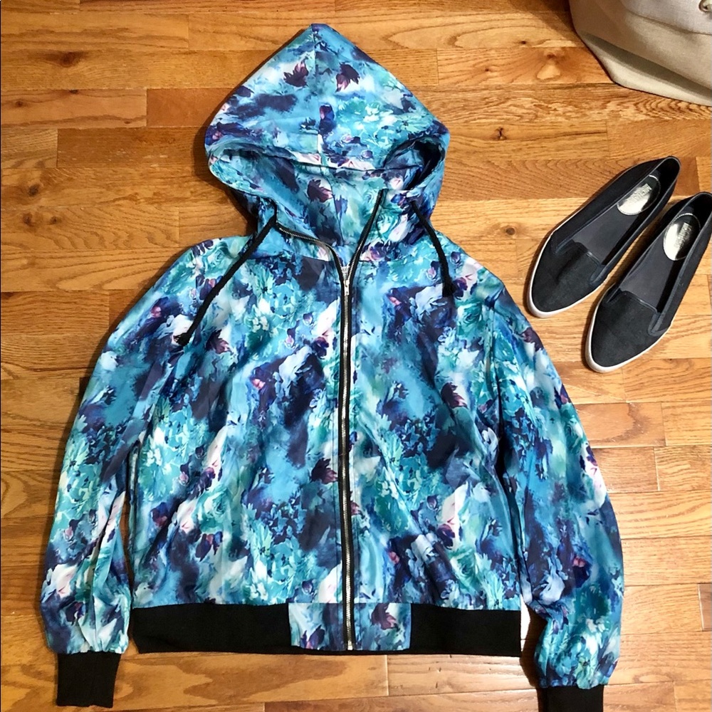 Meaner Lightweight Windbreaker with Hood Size Medium